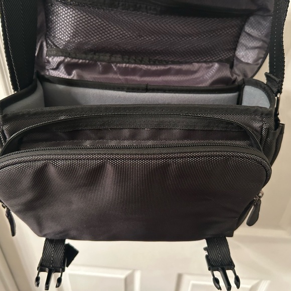 Nikon 9793 DSLR Camera Bag - Picture 5 of 10